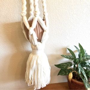 Vintage Handmade LARGE White Yarn Woven Macrame Hanging Plant Pot Holder Mid Mod